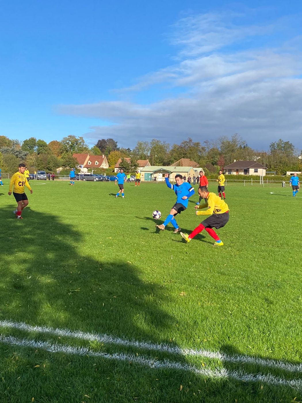 Duel pour le ballon lors du match face à Montcenis FC